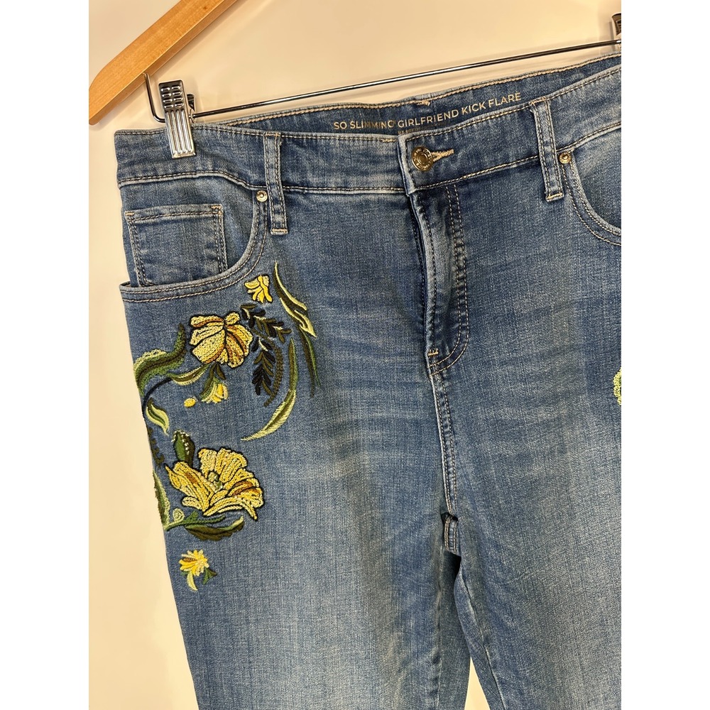 Chico's So Slimming Girlfriend Kick Flare Floral Embroidered Crop Jeans Size 12 - Picture 3 of 14